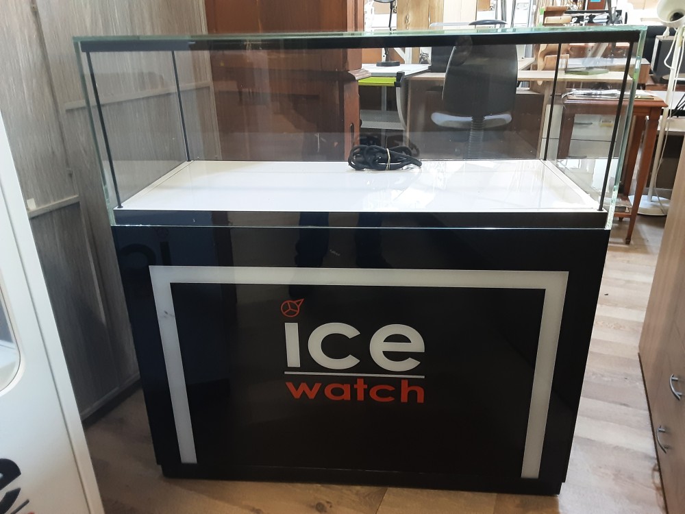 VITRINE ICE WATCH 4 TIROIRS LUMINEUSES SUR ROUES
