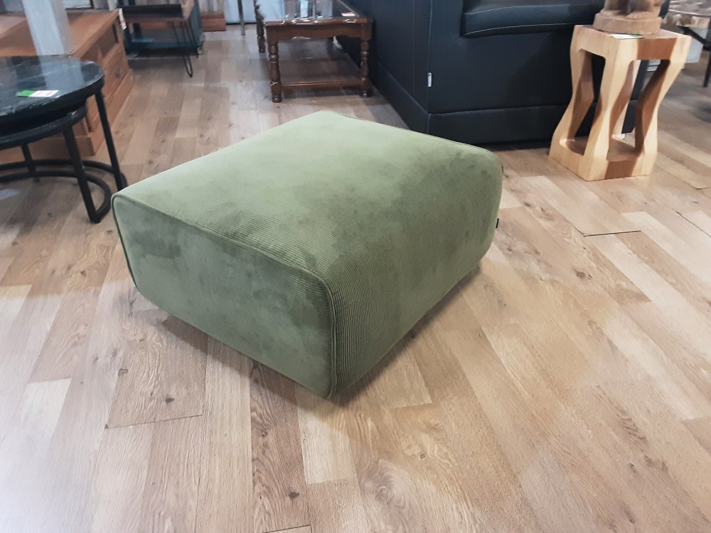 POUF VELOURS CÔTELÉ VERT