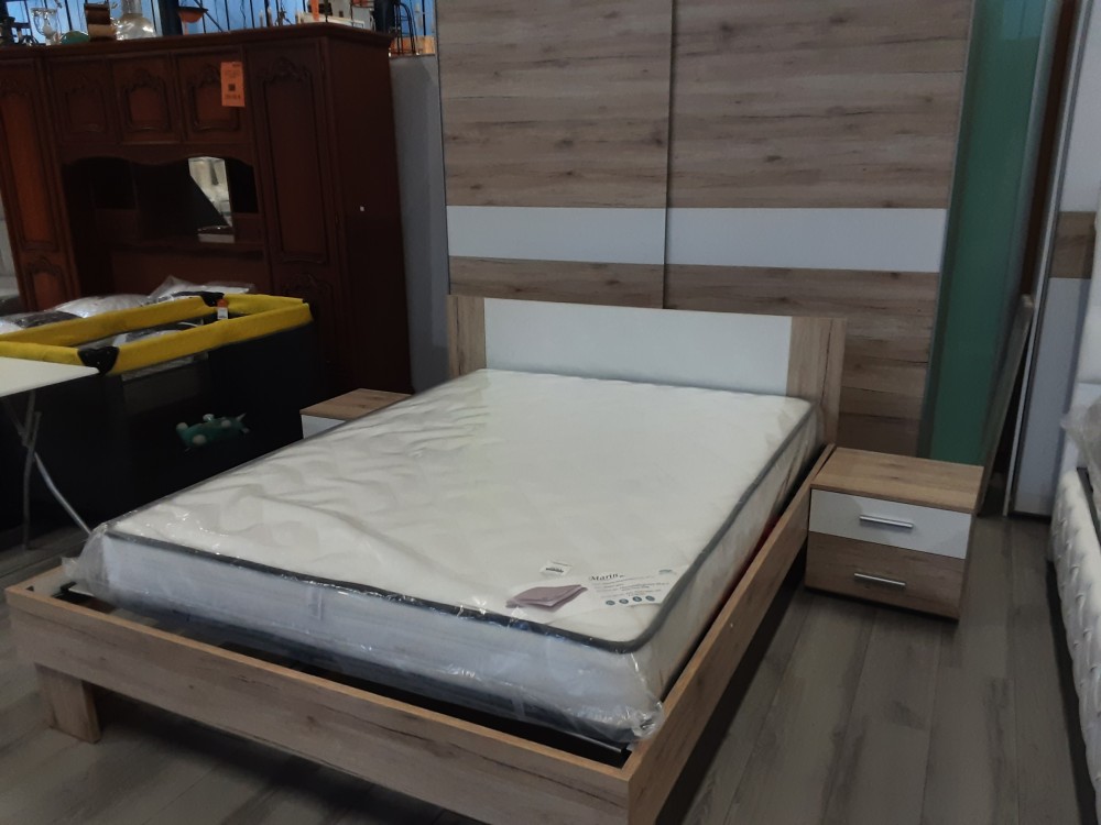 CHAMBRE LIT 160 X 200 + 2 CHEVETS + ARMOIRE 2 PORTES COULISSANTES BICOLORE VENDUE SANS SOMMIER NI MA