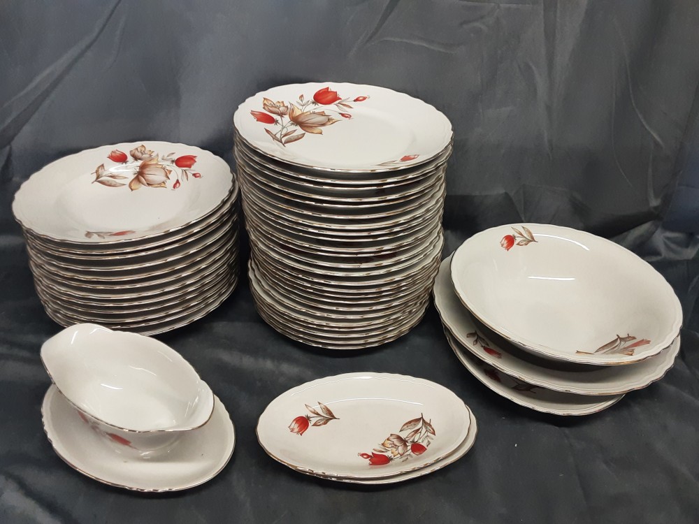 SERVICE DE TABLE PORCELAINE D'ITALIE MOTIFS FLEURS 78 PCS