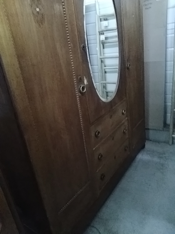 ARMOIRE 2 PORTES 1 PORTE MIROIR OVALE 3 TIROIRS AVEC NACRE