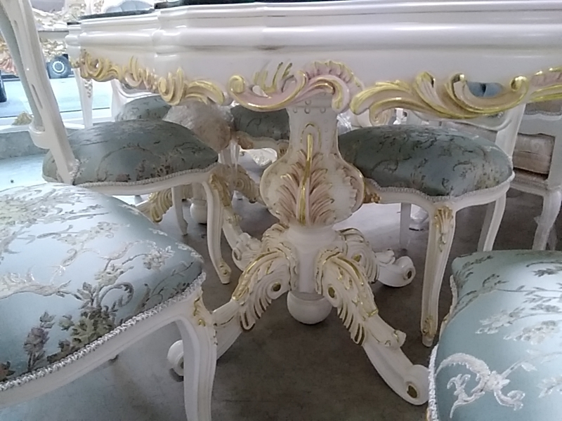 TABLE BAROQUE BEIGE DORÉE COULEUR AVEC 6 CHAISES TISSU VERT
