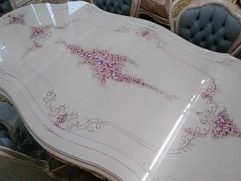 TABLE BAROQUE BEIGE DORÉE COULEUR AVEC 6 CHAISES TISSU VERT