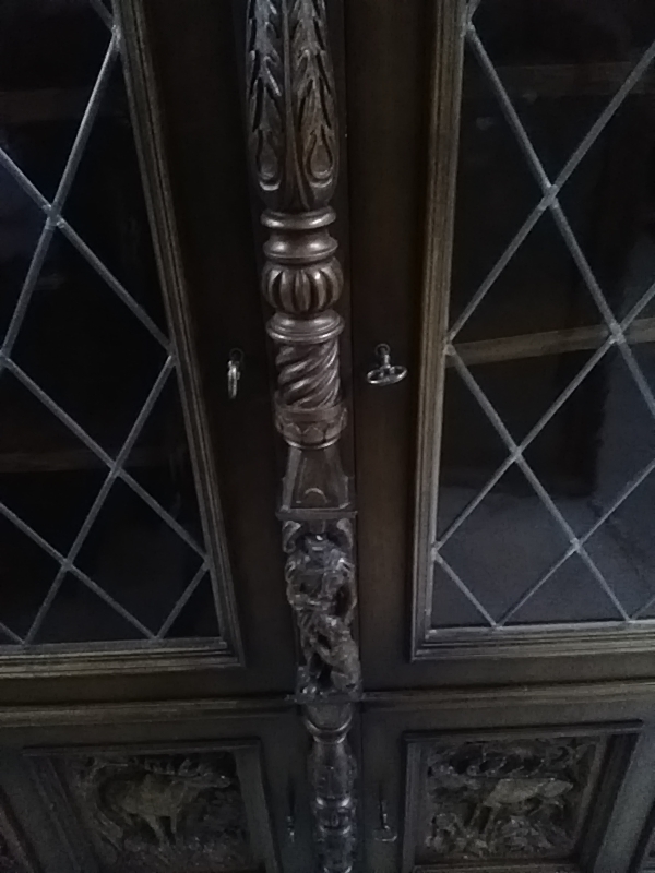 BUFFET BAS 2 PORTES VITRÉES ET 2 PORTES SCULPTÉES