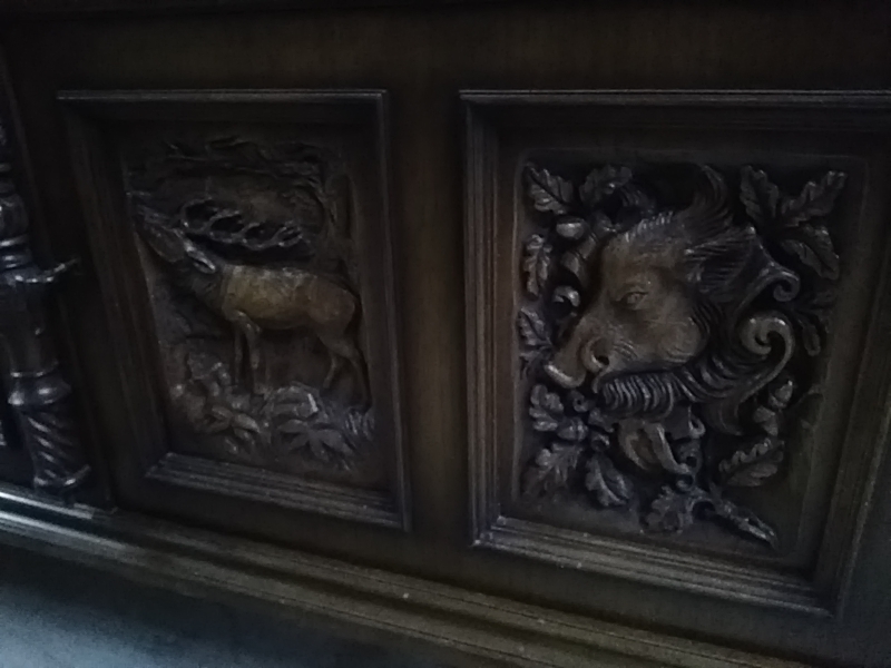 BUFFET BAS 2 PORTES VITRÉES ET 2 PORTES SCULPTÉES