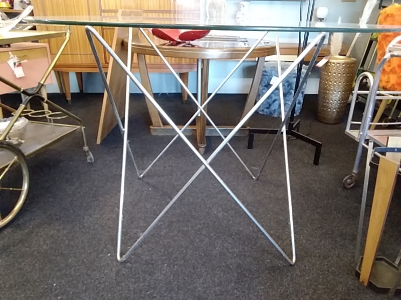 TABLE VERRE VINTAGE DIAMÈTRE 108 CM AVEC PIÈTEMENT EIFFEL TUBULAIRE EN METAL CHROMÉ