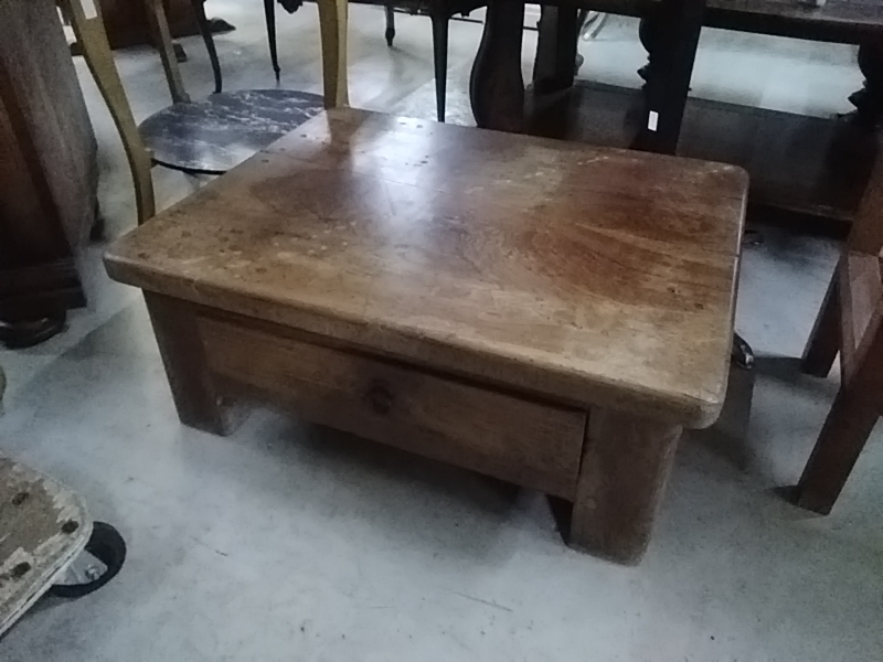 TABLE BASSE ANCIENNE 1 TIROIR DANS L’ETAT