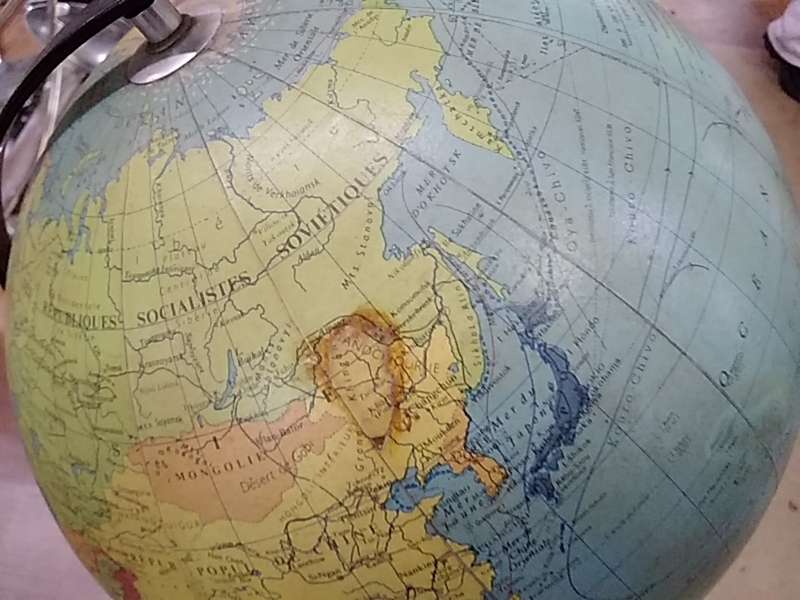 GLOBE ANCIEN EN VERRE DANS L’ÉTAT