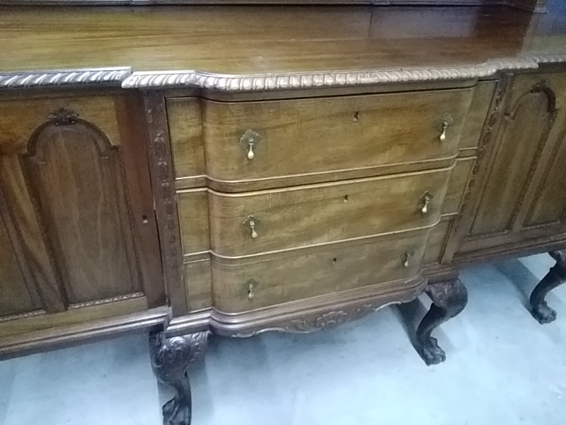 BUFFET BAS STYLE BAROQUE LES PIEDS EN PATTES D’AIGLE