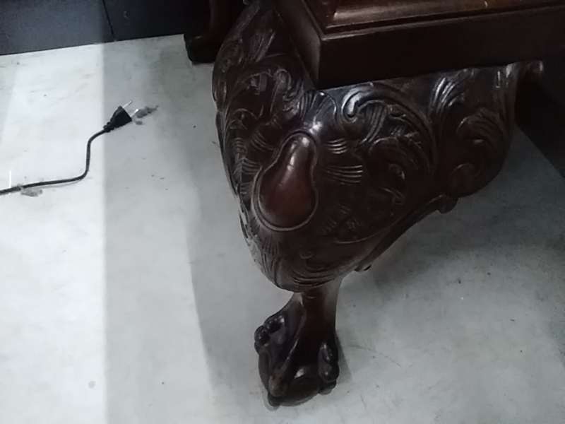 BUFFET BAS STYLE BAROQUE LES PIEDS EN PATTES D’AIGLE