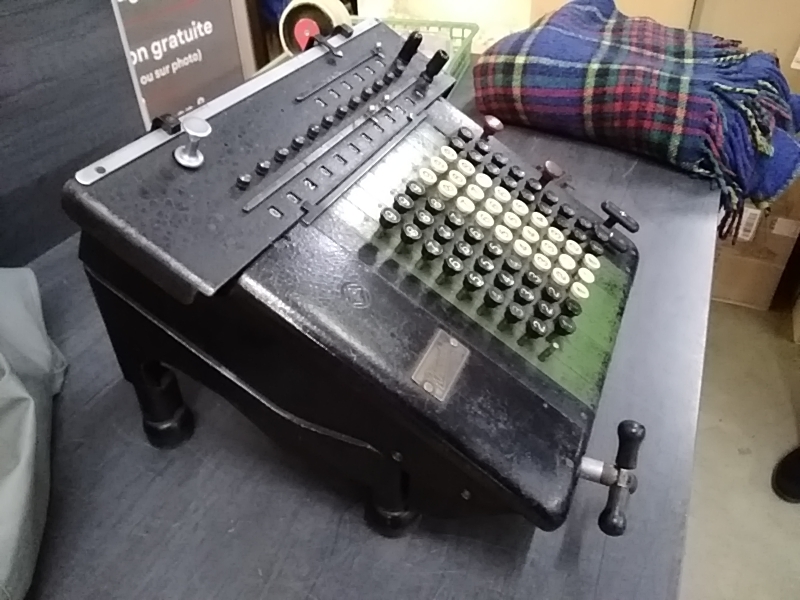 CALCULATRICE ÉLECTRIQUE ANCIENNE RHEINMETALL