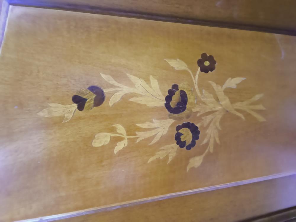 ARMOIRE 2 PORTES CHAPEAU DE GENDARME MARQUETERIE