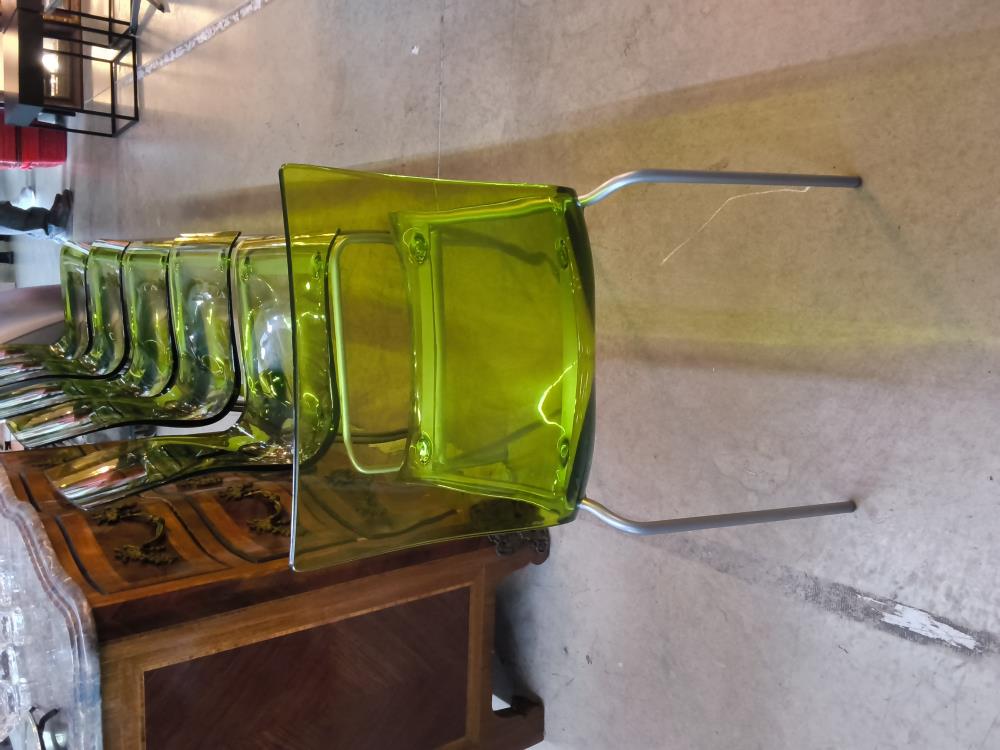 LOT DE 6 CHAISES PLASTIQUE COULEUR VERT