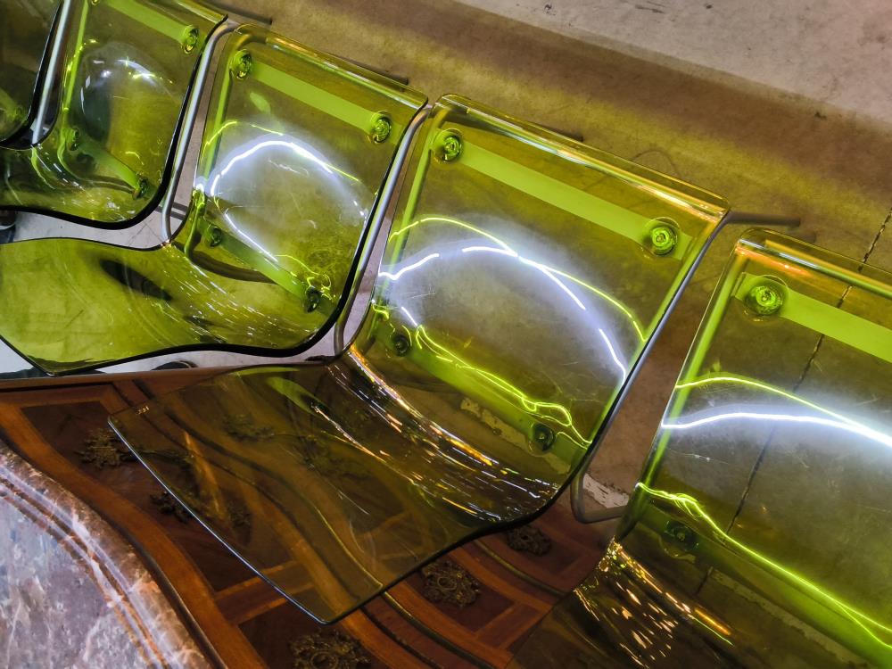 LOT DE 6 CHAISES PLASTIQUE COULEUR VERT