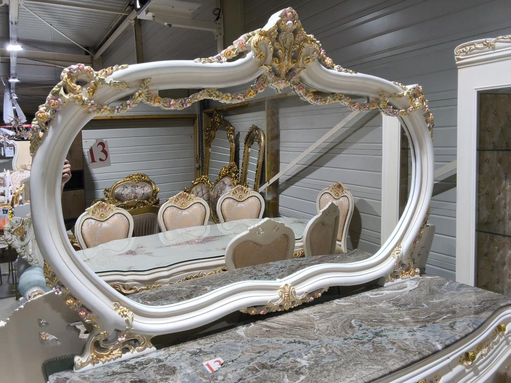 ENSEMBLE SAM COMPOSÉ 1 TABLE 222 X 105CM 8 CHAISES 1 BUFFET MIROIR ET 2 VITRINES