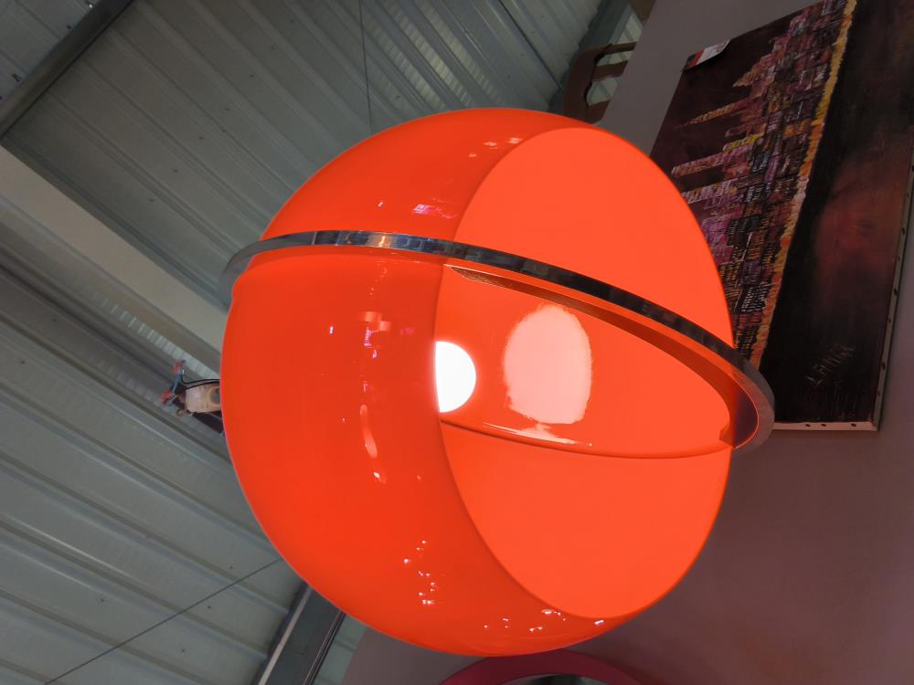 LAMPE VINTAGE RONDE ORANGE DANS L'ÉTAT