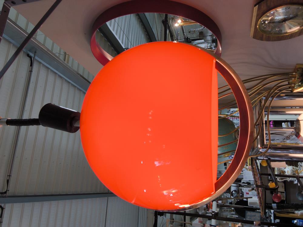 LAMPE VINTAGE RONDE ORANGE DANS L'ÉTAT
