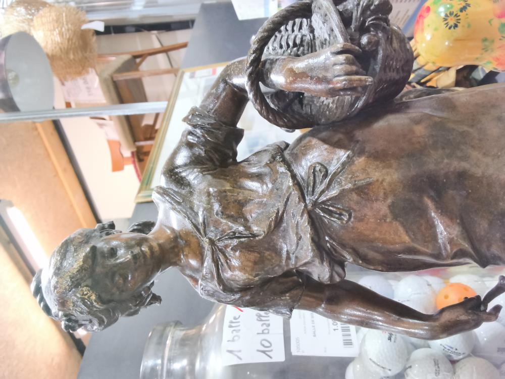 STATUE REGUL FEMME DANS L'ÉTAT HAUTEUR 48CM