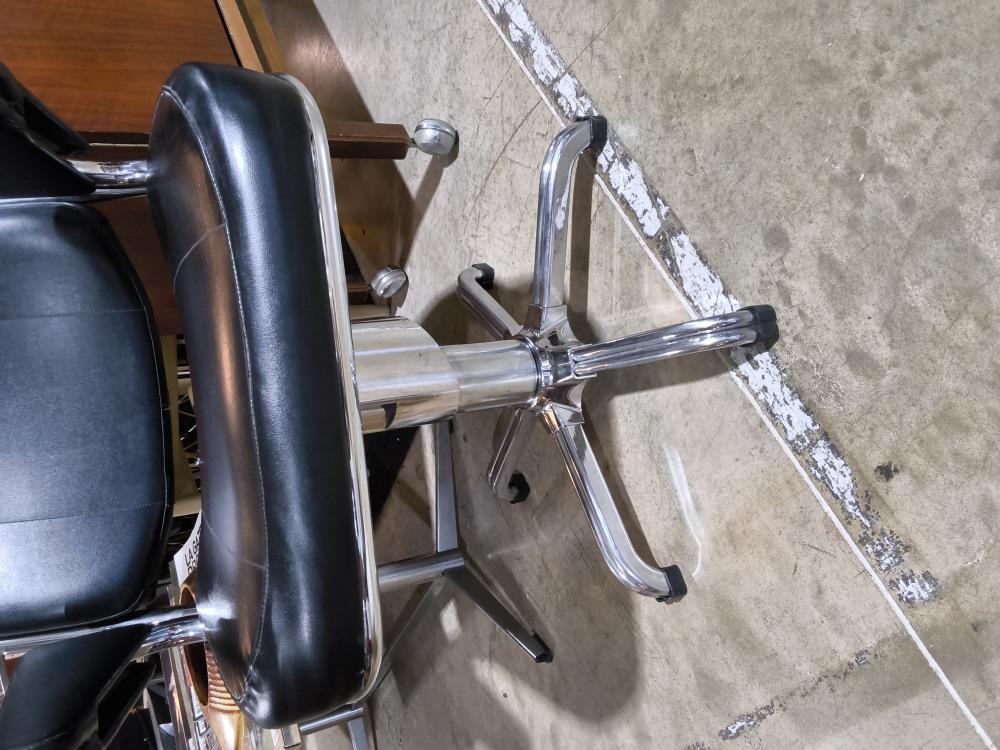 FAUTEUIL DE BUREAU CHROMÉ CUIR VINTAGE DANS L'ÉTAT