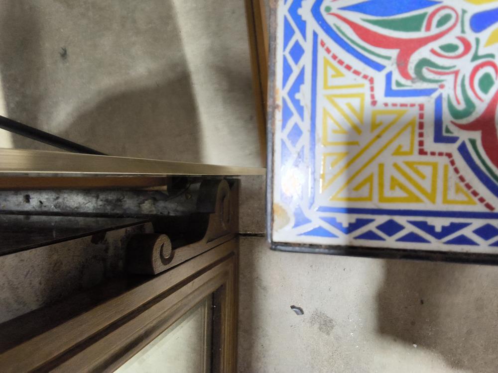 TABLE BASSE CARRELÉE DANS L'ÉTAT