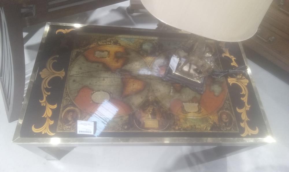 TABLE BASSE VERRE PLANISPHERE AVEC BORDURE LAITON