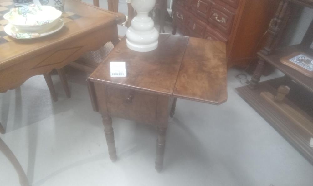 MEUBLE CHEVET 3ABATTANTS +3 TIROIRS PLACAGE NOYER+CLEF