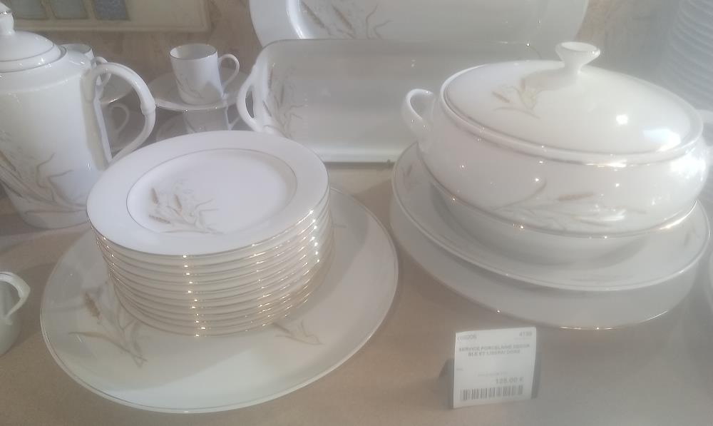 SERVICE PORCELAINE DECOR BLE ET LISERAI DORE