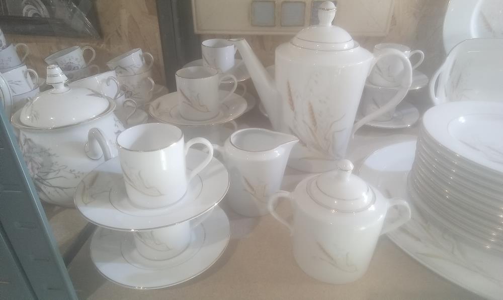 SERVICE PORCELAINE DECOR BLE ET LISERAI DORE