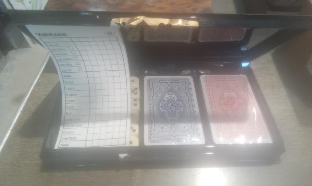 JEU DE CARTE NEUF YAHTZEE