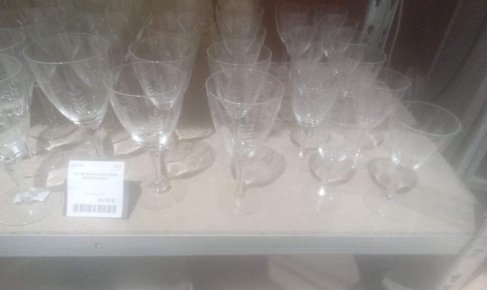 LOT DE SERVICE DE VERRE DECOR FLORAL