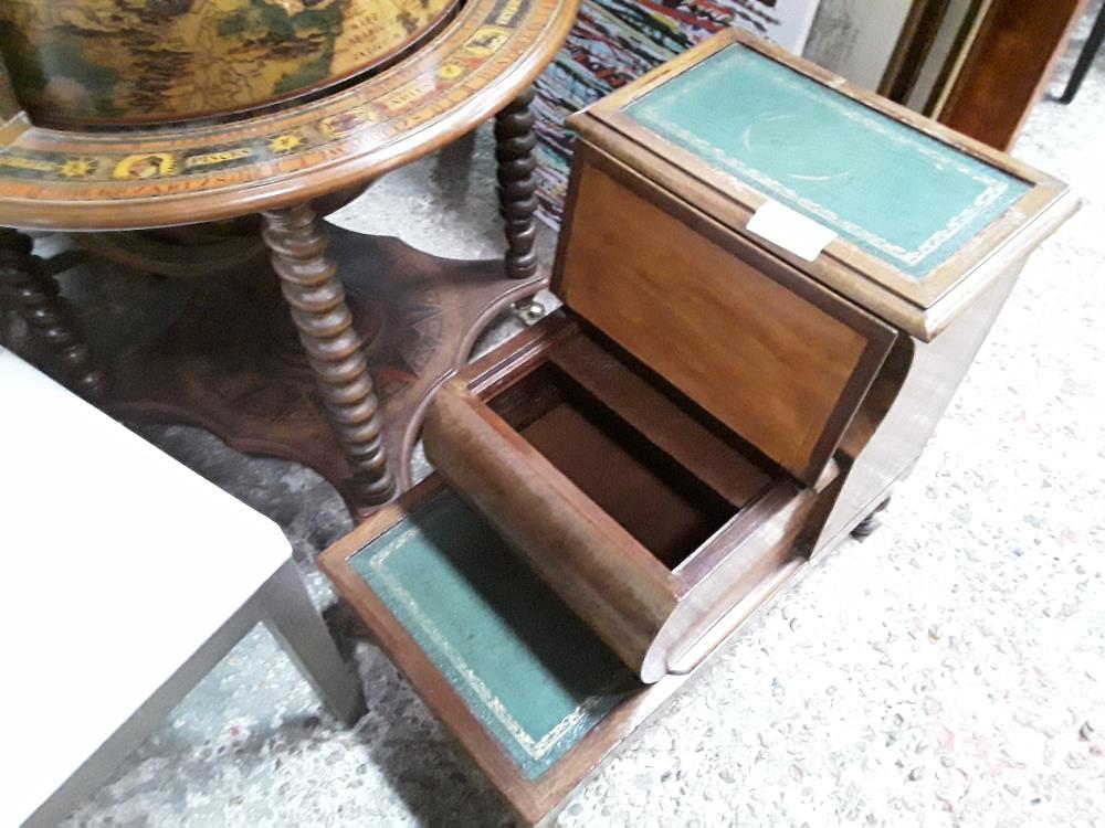 MEUBLE ESCALIER PM SS MAIN CUIR VERT AVEC DEFAUT