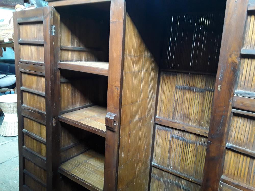 ARMOIRE 2P BOIS EXO LAMELLES BAMBOU PEND/LING MANQUE 1 CHARNIERE