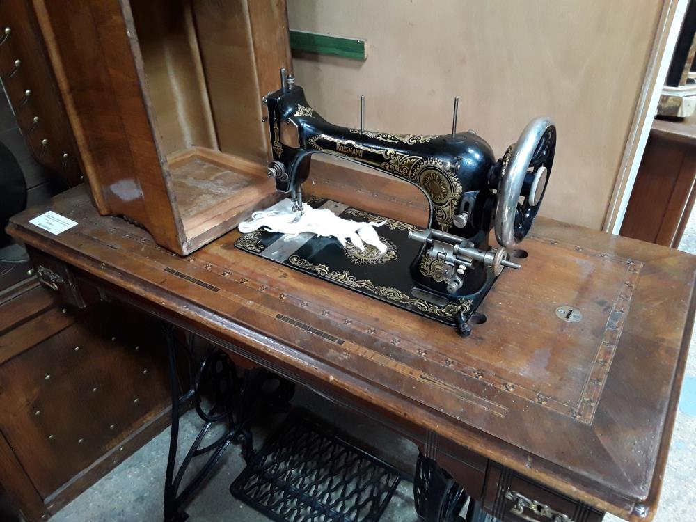 MACHINE A COUDRE ROSSMANN ANCIENNE SUR TABLE + COUVERCLE