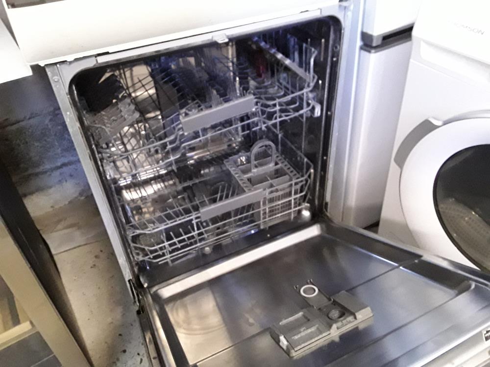 LAVE VAISSELLE WHIRLPOOL A ++ FACE INOX ENCASTRABLE