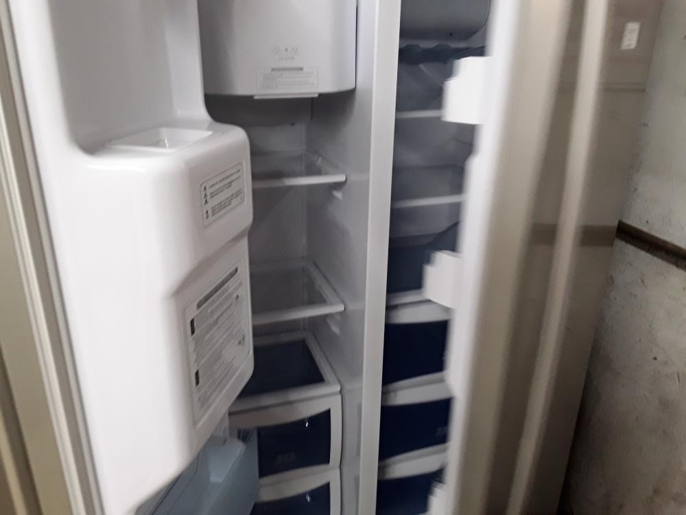 REFRIGERATEUR CONGELATEUR GRIS DAEWOO AVEC COUP