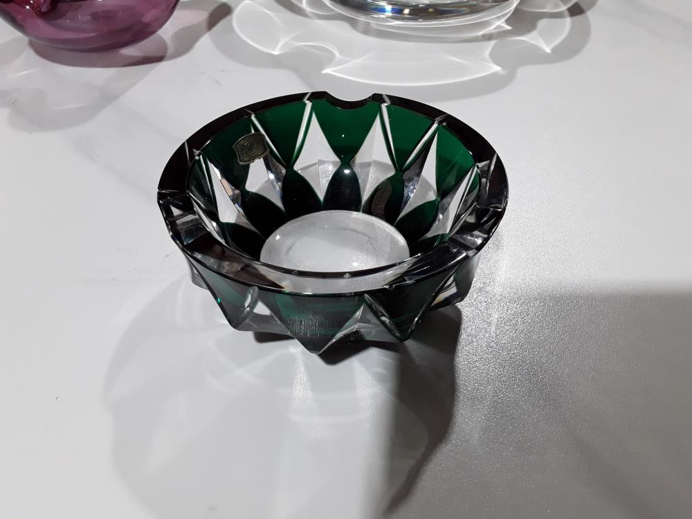 CENDRIER VERT EN CRISTAL TAILLÉ VAL ST LAMBERT