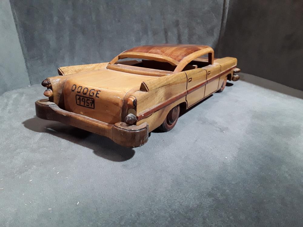 VOITURE CUBA EN BOIS 1957