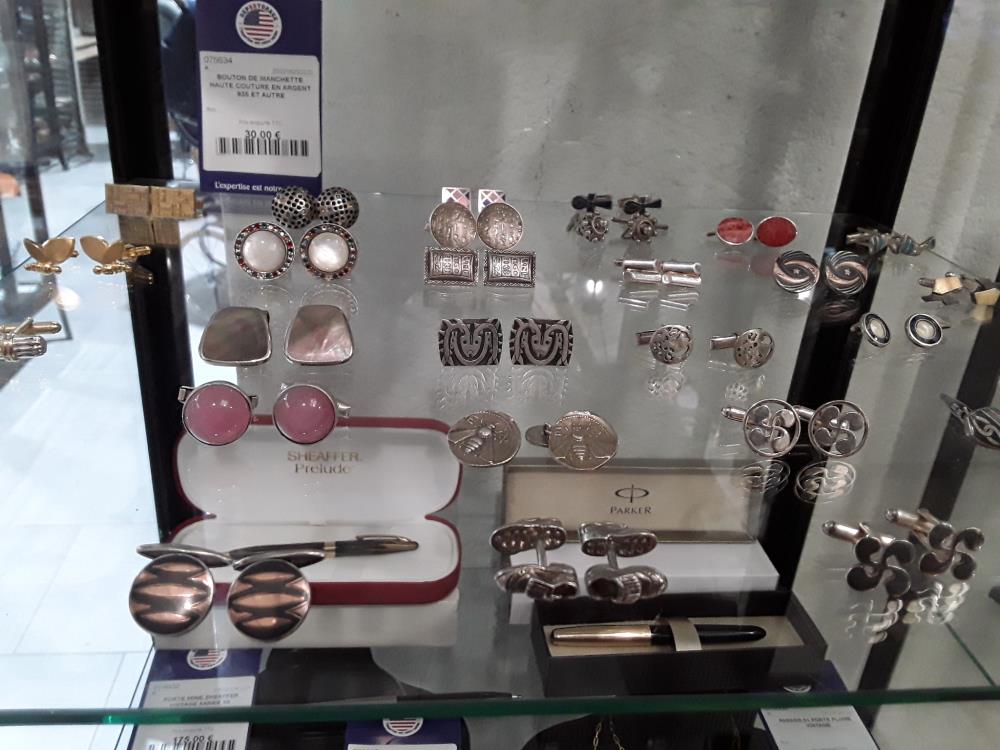 BOUTON DE MANCHETTE HAUTE COUTURE EN ARGENT 935 ET AUTRE