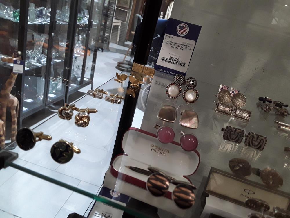 BOUTON DE MANCHETTE HAUTE COUTURE EN ARGENT 935 ET AUTRE