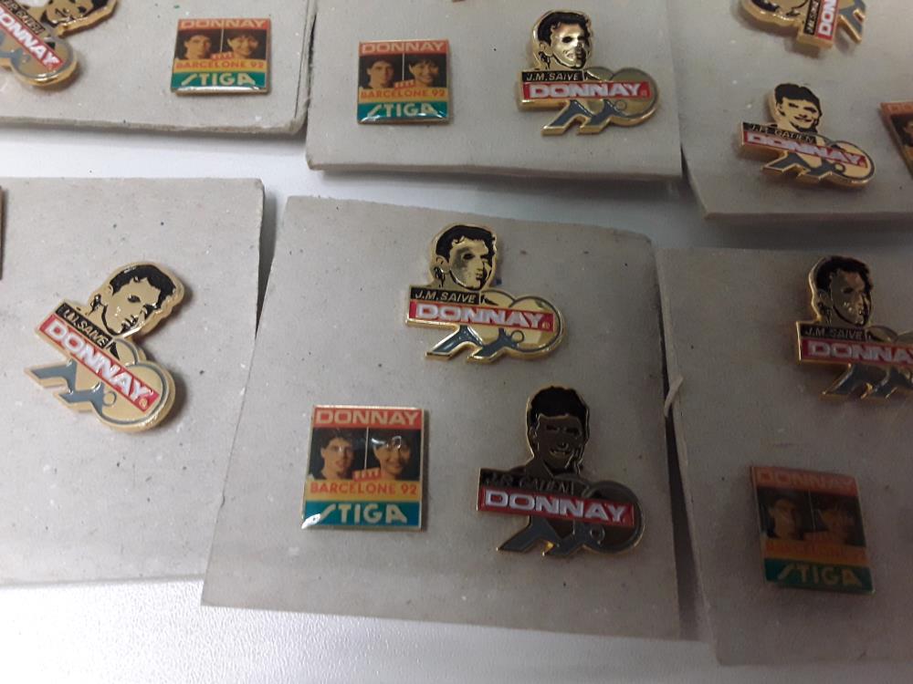 SERIE DE 3 PIN'S VINTAGE 1992