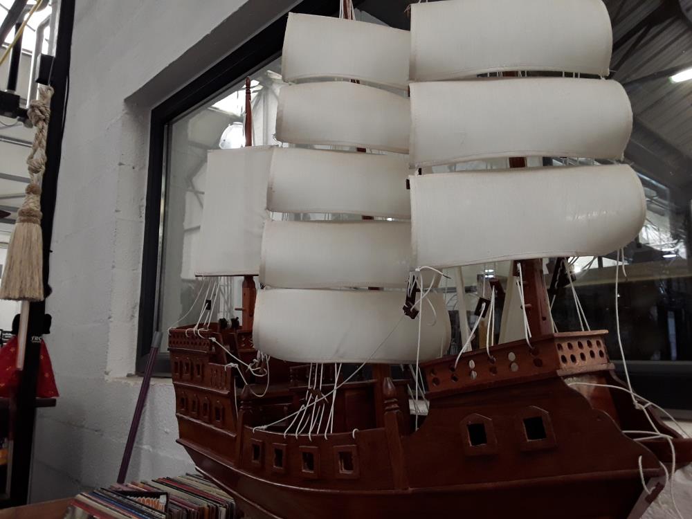BATEAU MAQUETTE EN BOIS GALION