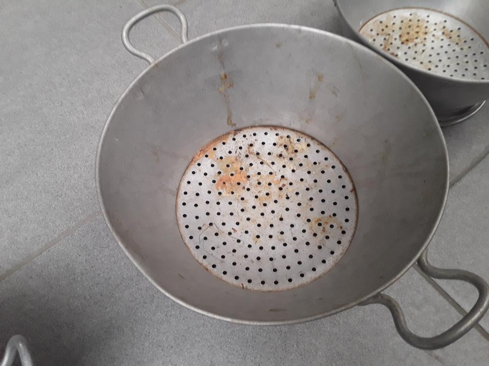 ANCIENNE PASSOIRE EN ALUMINIUM