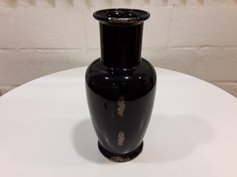 VASE BLEU MARINE AVEC CYGNES