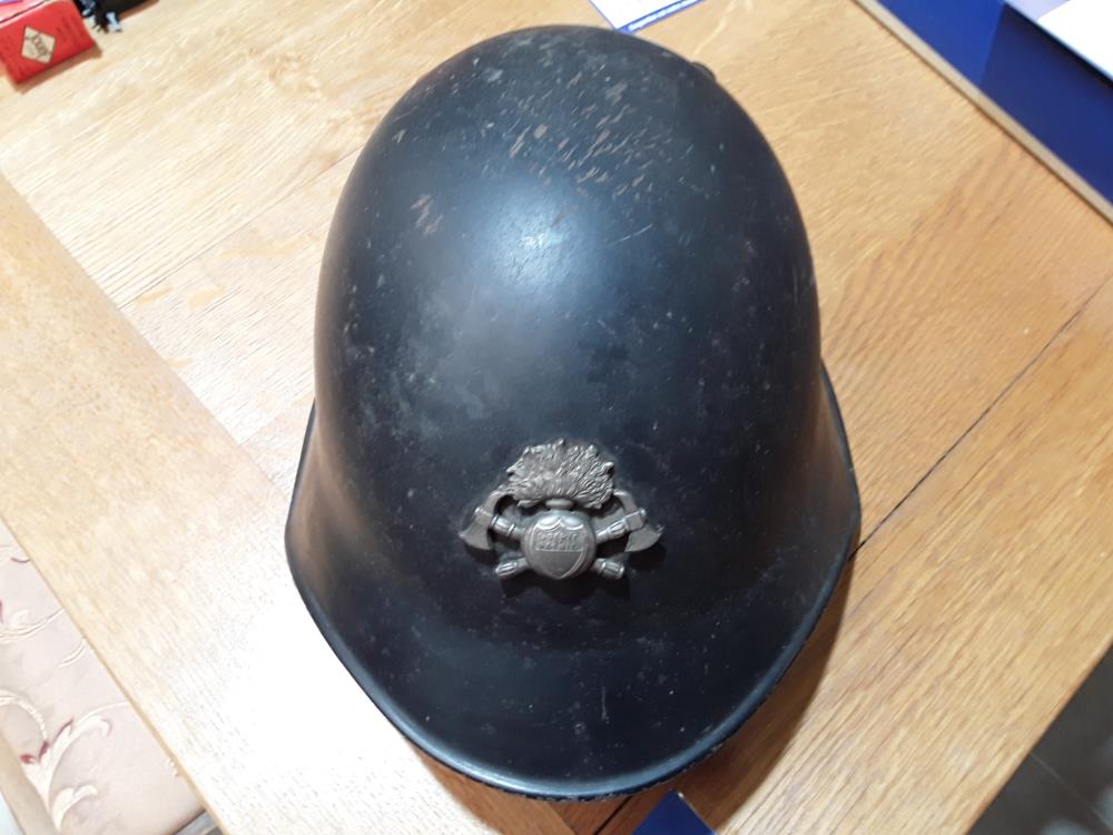 CASQUE DE POMPIER DU CANTON DE VAUX EN SUISSE