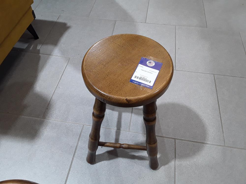 TABOURET EN BOIS