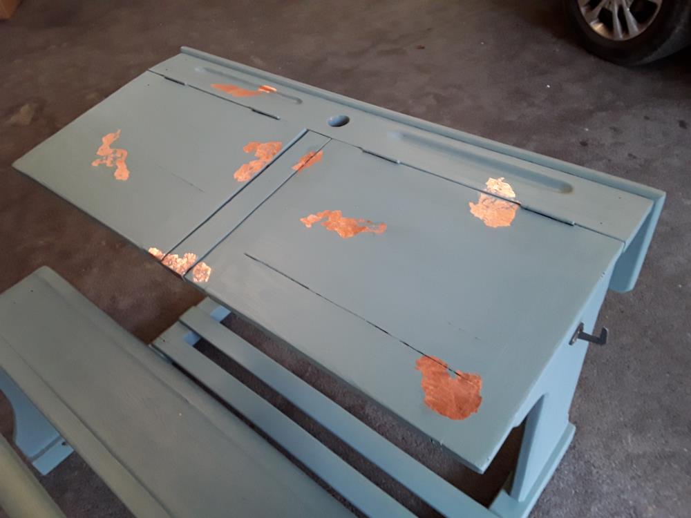 PUPITRE D'ÉCOLIER PATINE VERT DOUX ET CUIVRE