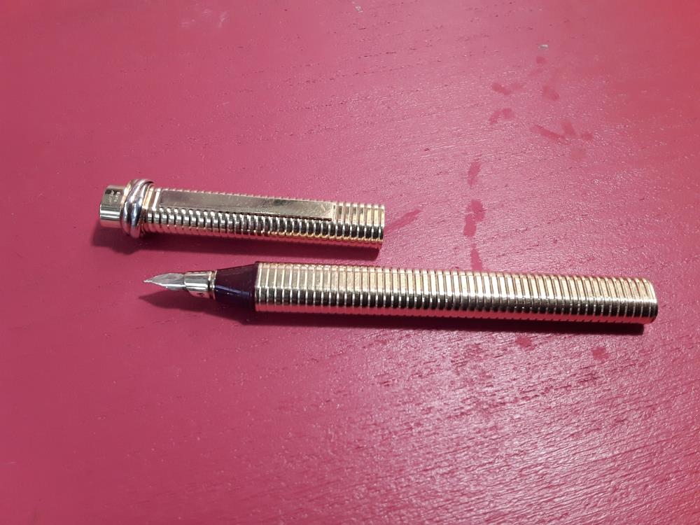 STYLO A PLUME MARQUE CARTIER VENDOME TRINITY