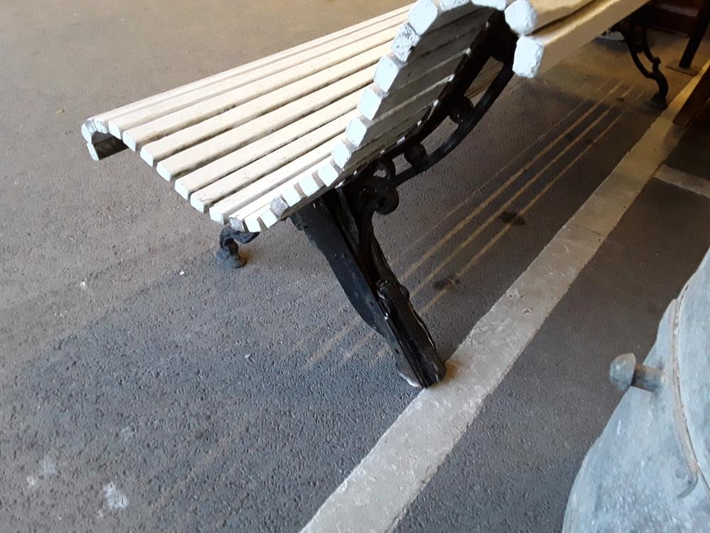 BANC DE JARDIN BLANC