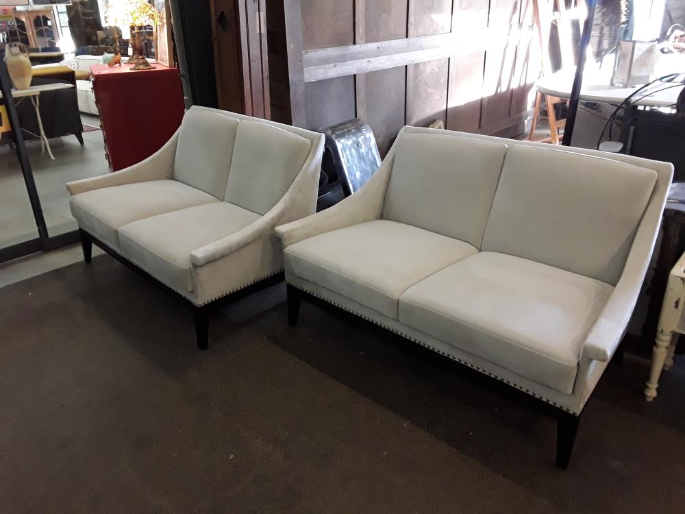 FAUTEUIL CLUB DEUX PLACES EN VELOURS GRIS