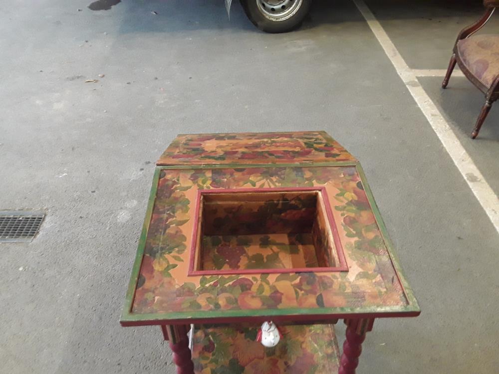 PETIT MEUBLE ROUGE DECO COLLAGE